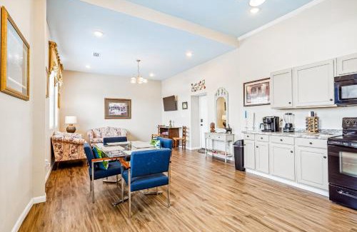 South 7th Ward Apartment | The Penthouse on Claiborne