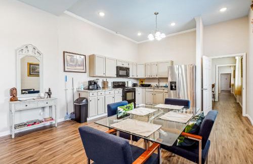 South 7th Ward Apartment | The Penthouse on Claiborne
