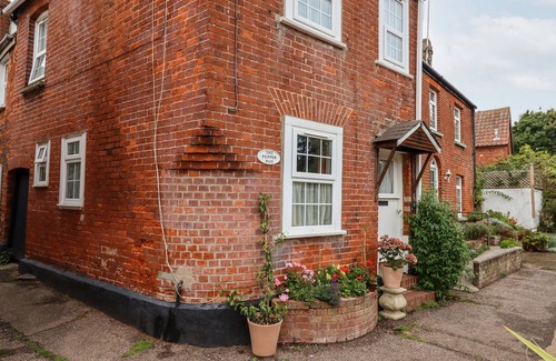 Lympstone House | THE PEPPER POT, pet friendly, character holiday cottage in Lympstone
