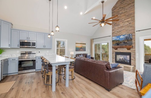 Littleton House | The Perch at Lake Gaston | Spectacular Views & Location