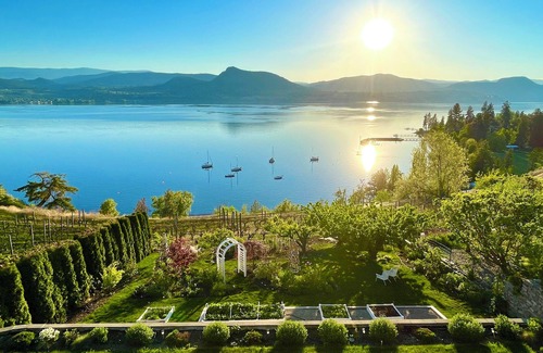 Okanagan-Similkameen House | 'The Perch' at Villa Magnolia: Luxury for Two in the Heart of Wine Country