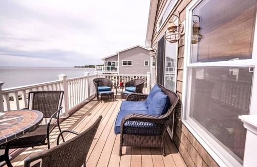 Clinton Cottage | The Perfect Family Beachfront Cottage The Viola Cottage