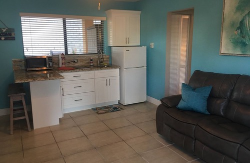 Venetian Shores House | The Perfect Getaway with Swimming Pool, Jacuzzi and Boatslip