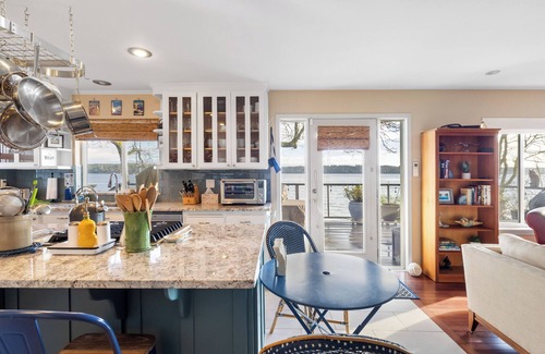 Allyn House | The perfect location for a peaceful getaway on Case Inlet in Puget Sound