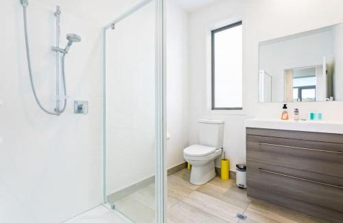 Albany Apartment | The Perfect Pad on the Shore seconds to Stadium