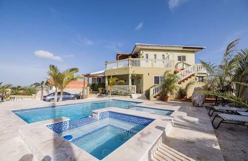 Willemstad House | The perfect place for family & friends to enjoy there vacation in Curacao.n