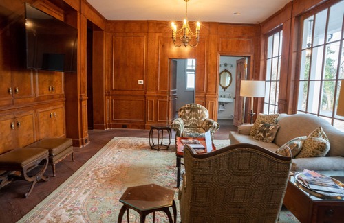 LaGrange Apartment | The Perfect Suite for Matrimony. Historic Luxury in a Charming Town.