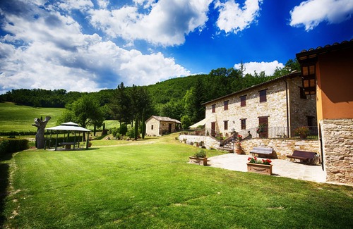Serrapetrona Villa | The perfect vacation for families and friends, in a place that will remain in your heart.