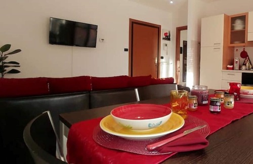 Arcore Apartment | "The Phoenix". Parking, railway station, Wi.fi, Smart TV. Near Milan, Monza, Lecco
