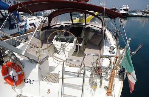 Mount Vesuvius - Pompei Boat Rental | The Pigu - Sail Boat in Naple's Bay