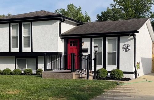 Columbus House | The Pilot's Private Home 4BR/2BA w/Pergola