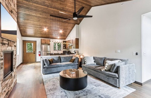 Lake Delton Cabin | The Pine at Treetop Villas