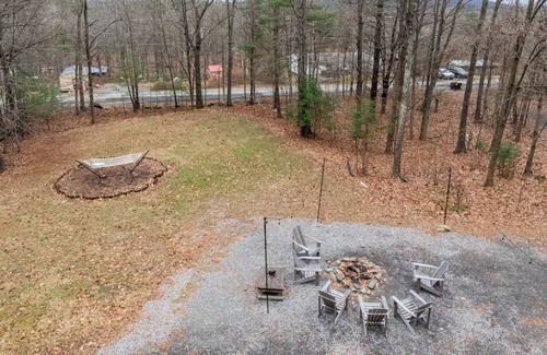 Round Top Ski Chalet | The Pine Tree Chalet: Perfect Getaway in Catskills