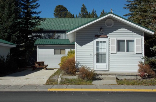 West Yellowstone Cabin | The Pinecone Cabin is a small cozy cabin in the heart of West Yellowstone, MT.