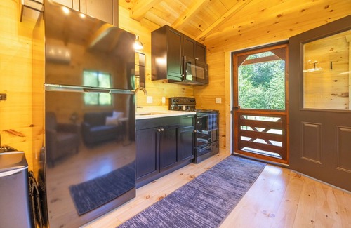 Porterfield Cabin | The Pines – New! – Menominee River Tiny Cottage
