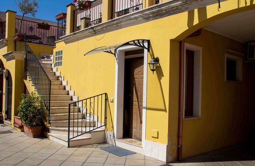 Monserrato Apartment | THE PINK HOUSE - LOVELY TWO-ROOM APARTMENT IN THE HINTERLAND OF CAGLIARI