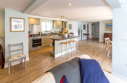 Thorpeness Apartment | The Pink House, Thorpeness - sleeps 8 guests in 4 bedrooms
