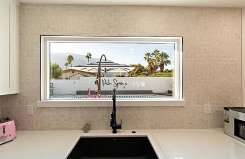 Vista Norte House | The Pink+Palm Poolside Retreat w/Amazing Mountain Views!
