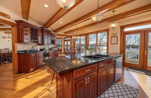 Bracey House | The Pinnacle | Spacious Waterfront Estate |3+ acres