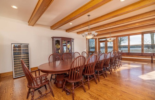 Bracey House | The Pinnacle | Spacious Waterfront Estate |3+ acres
