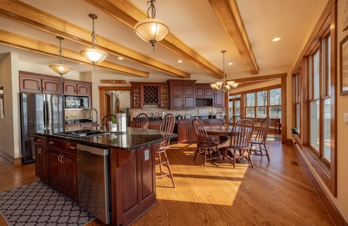 Bracey House | The Pinnacle | Spacious Waterfront Estate |3+ acres
