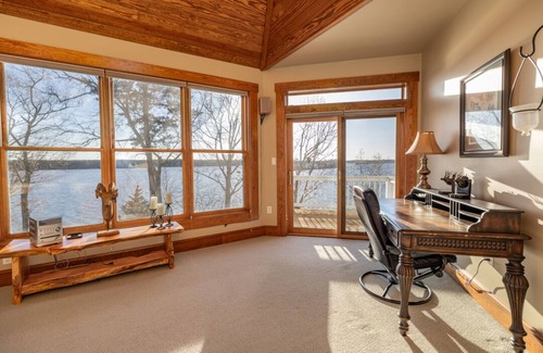 Bracey House | The Pinnacle | Spacious Waterfront Estate |3+ acres