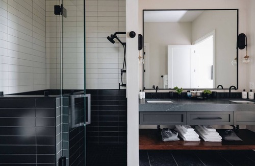 Prospect Hotel | The Plume at The Purple Martin - 1 bed 1 bath unit in Norton Commons