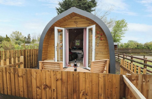 Bushton Cottage | THE PODDY, pet friendly, with a garden in Lyneham
