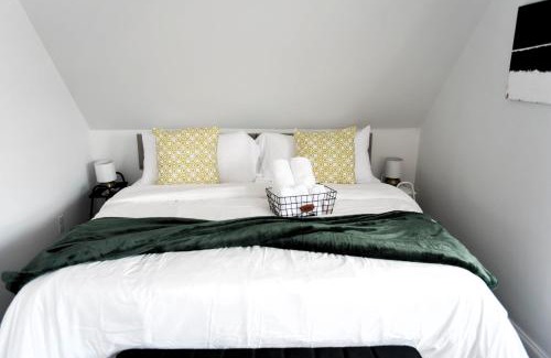 East Liberty House | The Point State Room on Beatty