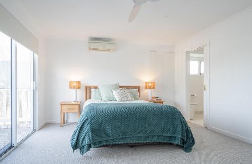 Inverloch House | The Pool House on Cook