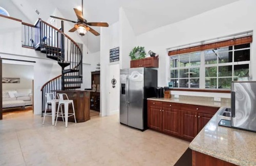 Moore Haven House | The Pool House