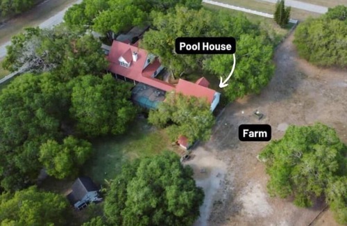 Moore Haven House | The Pool House
