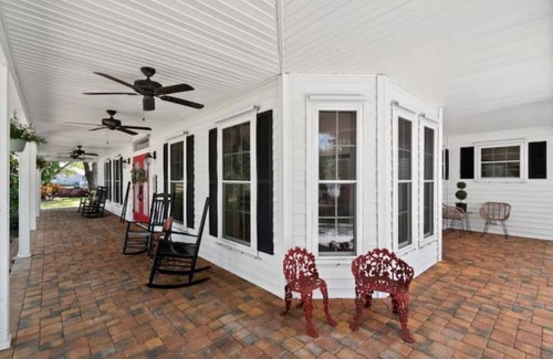 Moore Haven House | The Pool House