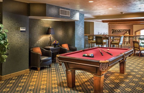 Zermatt Hotel | THE POOL IS OPEN! ZERMATT RESORT DOUBLE QUEEN SUITE (SLEEPS 4)! (#231)
