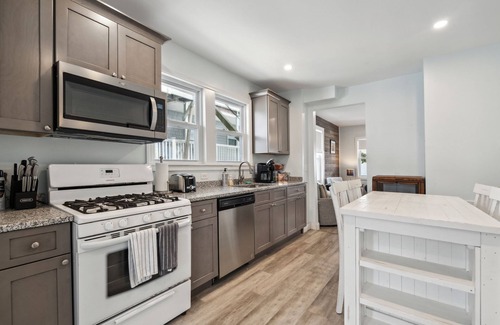 Hampton Apartment | The Porch | Ocean Views | New Design | A/C