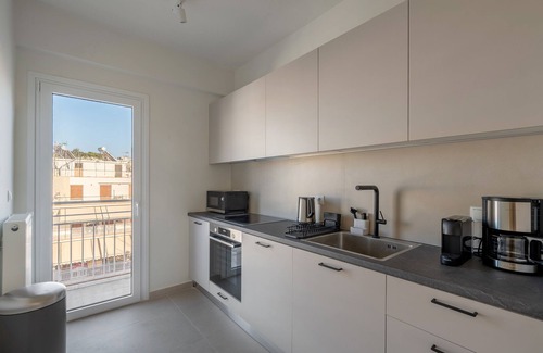 Piraeus Apartment | The Portside Getaway – 2BR, 2BA Duplex in Piraeus