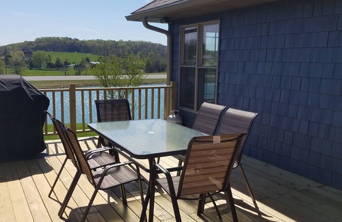 Mariah Hill House | The Potter Cottage -A great family getaway 3 miles from Holiday World