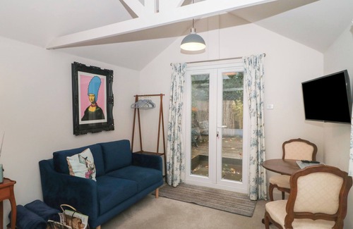 Langport Cottage | THE POTTING SHED, romantic, character holiday cottage in Langport
