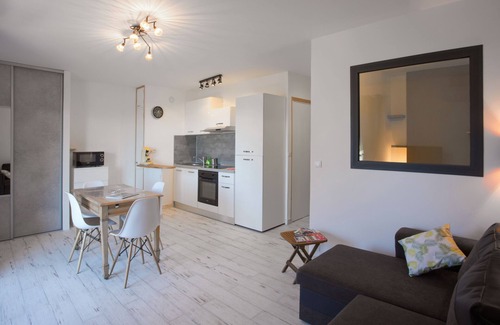 Le Pradet Apartment | THE PRADET Appart 4 pers sea view beach 50m