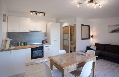 Le Pradet Apartment | THE PRADET Appart 4 pers sea view beach 50m