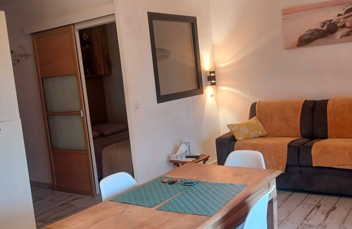 Le Pradet Apartment | THE PRADET Appart 4 pers sea view beach 50m