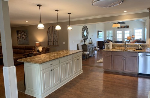 Seneca House | THE Premier Clemson/Seneca Lake Home