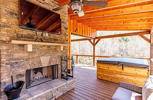 Topton Cabin | The Preserve Mountain Getaway Cabin is secluded in the Great Smokey Mountains just minutes away from Lake Nantahala!