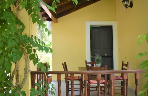 Melikia Cottage | The pretty house next to the beach