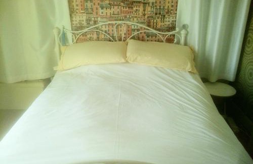 Splott House | The Principality 2 Singles Bedroom