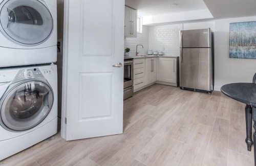 Bridgeport West Apartment | The Prof's Place: Unique Boutique