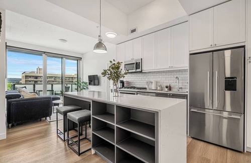Sunnyside Apartment | The Pulse - Central unit in Kensington!
