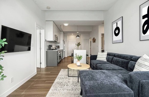 Sunnyside Apartment | The Pulse - Central unit in Kensington!