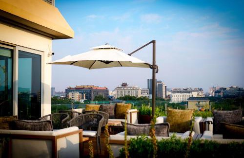 Dongcheng Hotel | The Purple Horse Hotel 北京紫龙花园酒店 - Beijing Sky Garden Boutique Hotel & Rooftop Infinity Mini Pool & near Forbidden City & Wangfujing & Tiananmen & Nanluoguxiang & Lama Temple