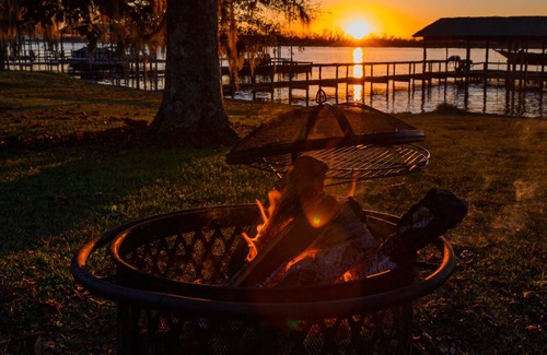 Donalsonville House | The "Q'whack Shack" on the Beautiful Lake Seminole with dock and boat storage